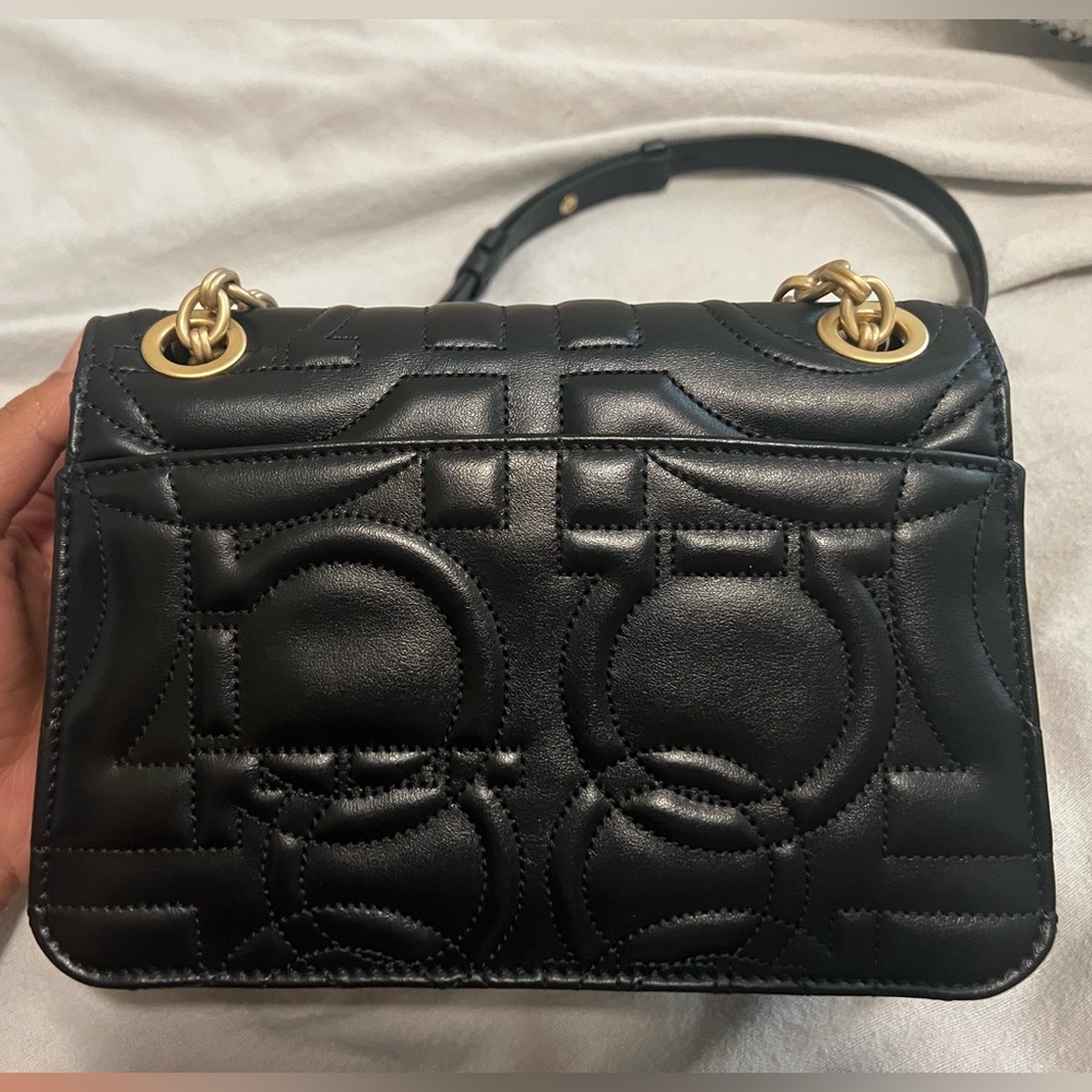 Salvatore Ferragamo gancini crossbody leather bag. - Picture 3 of 8